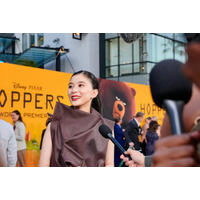 芳根京子「型破りなスタイル」ブラウンドレス姿 米ロサンゼルスのワールドプレミア初参加で涙止まらず【私がビーバーになる時】