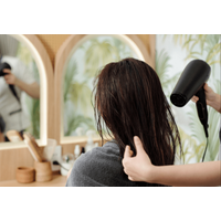 ハワイの美容院で…「Student　$15」に惹かれ入店→美容師の「立って」に困惑…まさかの展開に「今でも忘れられない」