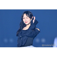 ≒JOY逢田珠里依、オフショルで美デコルテ披露 江角怜音は透明感溢れる純白コーデ【IDOL RUNWAY COLLECTION 2026】