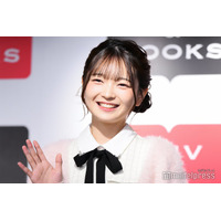 元AKB48福留光帆、ミニスカ衣装で美脚全開「脚が綺麗すぎる」とファン二度見