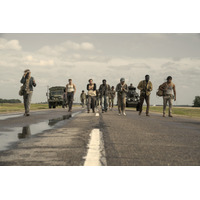 スティーブン・キング処女作を映像化『ロングウォーク』公開日は6月26日に　極限状態で歩き続ける少年たちの場面写真も