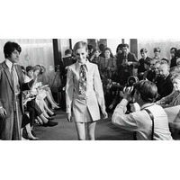 60年代を象徴する“ミニの女王”捉える『ツイッギー』ポール・マッカートニーらが魅力語る本編映像