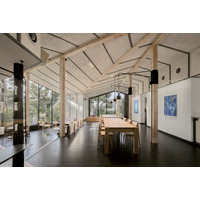 スタバ、東京・谷中の新店舗「カフェ & アートギャラリー」自然と吹き抜けが心地よい木造建築