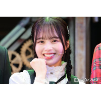 乃木坂46佐藤璃果、肩出しニット着た“卒業祝い”ショット公開「お姉さん感溢れてる」「レベチで可愛い」の声