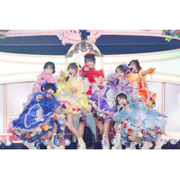 SWEET STEADY、“グループ最大規模”幕張メッセでデビュー2周年公演開催 初のアリーナ単独サプライズ発表で涙「感謝しかありません」【ライブレポ】