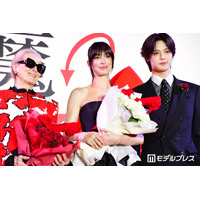 メリル・ストリープ＆アン・ハサウェイ「プラダを着た悪魔」コンビ、初の2ショット来日 &TEAM・Kも駆けつけ感激「夢のようです」