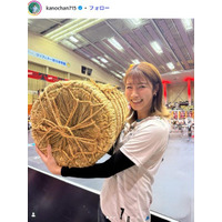 狩野舞子、ミニスカゴルフウェアで美脚披露「ゴルフ場の女神」「スラッとしててスタイル抜群」の声