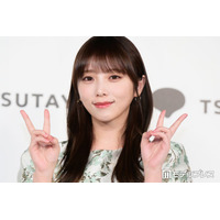 元乃木坂46与田祐希、駅ホーム・ゲーセン・街中降臨ショットに反響「気づかれないはずない」「MVを見てるみたい」