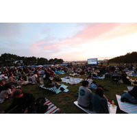 葛西臨海公園にて“屋外シネマフェス”が5月16日開催、上映作品はイルミネーションが贈る『FLY！／フライ！』