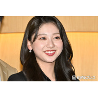 元日向坂46富田鈴花、美脚のぞく制服姿「スタイル抜群」「まだまだ現役でいける」と反響