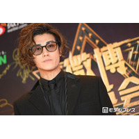 赤西仁、若かりし頃の父を初顔出し「鼻と輪郭がそっくり」「めちゃくちゃモテそう」と反響続々