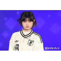 「今日好き」おひなさま（長浜広奈）、ユニフォームトップスでクールに登場 ウィンクも披露【サツコレ2026S/S】