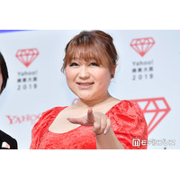 りんごちゃん、ミニスカコーデで美脚スラリ「理想の体型」「スタイル抜群」の声
