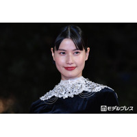 橋本愛「髪もっときった」新ヘア披露に反響「ハンサムすぎて惚れる」「クールビューティーの極み」