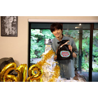 SixTONES松村北斗、バースデーサプライズに笑顔 岡崎紗絵らが祝福【告白－25年目の秘密－】