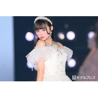 人気アイドルメンバー「金髪もだいすき？」印象ガラリの加工ショットに「違和感ない」「海外のお人形さんみたい」の声
