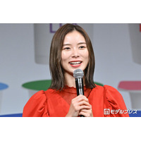 朝日奈央、膝丈ボトムスから美脚スラリ「スタイル良すぎ」「脚のラインが美しい」の声