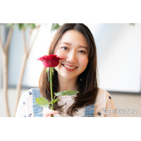 「ガールオアレディ3」小田美夢、背中全開のウエディングドレス姿披露「映画のワンシーンみたい」「スタイル抜群」の声