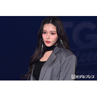 せいせい、美脚際立つガーター網タイツ×ショーパンコーデに反響「セクシーすぎる」「着こなせるの凄い」の声
