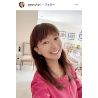 アグネス・チャン、スラリ美脚際立つデニムミニスカ姿公開「脚のライン綺麗」「スタイル抜群」と反響