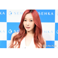 aespaジゼル、美脚スラリの街角ショーパンショット公開「体の半分が脚」「見惚れるほど美しい」と反響