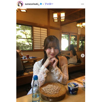 仮面高校生の妹で話題・すなずりかりん、グッズ装備のミニスカコーデでアイドルライブ鑑賞「スタイルがレベチ」「脚長い」と反響