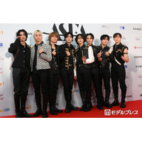 日本の人気歌手、Stray Kidsの国立ライブ鑑賞報告「次は一緒に歌おうねって話した」集合ショット公開で反響「イケメン勢揃い」