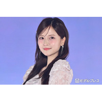 乃木坂46金川紗耶、美ウエストちらりのユニフォーム姿公開「お母さんと観戦素敵」「天使にも程がある」と反響