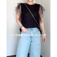 チュールデザイントップスがシンプルコーデを格上げ。大人のカジュアルミックスデイリースタイル【40代の毎日コーデ】