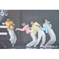 モナキ「TGC」初出演で2曲堂々披露 じんは“すっぴん”でパフォーマンス「メイク道具一式忘れまして」【TGC2026A/W】