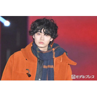 豊田裕大、マフラー纏った王道冬コーデ着こなしクールに魅せる「彼氏感すごい」「パーマ似合ってる」と反響【ガルアワ2026A/W】