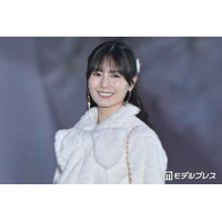 日向坂46小坂菜緒、白のふわもこトップス×ロングスカートで甘さ全開「悶絶級の可愛さ」「見とれちゃう」と反響【ガルアワ2026A/W】