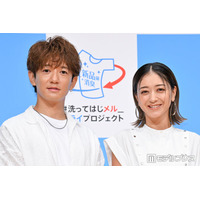 みちょぱ＆大倉士門夫婦「僕が産まれた時に着せてもらっていた初着」スタジオ家族ショット公開「父から息子へ伝わるって素敵」「綺麗なパパとママ」