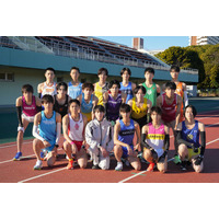 小林虎之介・菅生新樹・庄司浩平ら、学生キャスト18人勢ぞろい写真が初解禁 陸上競技場トラックに集結【俺たちの箱根駅伝】