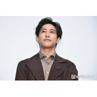 佐野岳、息子抱っこショット公開に反響「息子さんとの温度差が可愛い」「嬉しさがビシビシ伝わってくる」の声