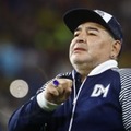 マラドーナ、「イカツイ違法改造車で乗り付ける」映像で物議 画像