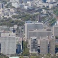 霞が関の官庁街（手前）。左奥は国会議事堂＝東京都千代田区