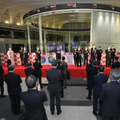 年明け最初の取引となる大発会を迎えた東京証券取引所＝4日午前、東京・日本橋兜町