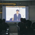 オンライン形式で講演する福島県警の斎藤圭巡査部長＝7日午前、さいたま市