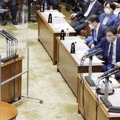 鈴木宗男氏、予算委で親子共演 画像