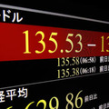 円急落、一時135円60銭近辺 画像