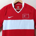 ドイツ戦「熱き死闘」の記憶！トルコ代表、EURO2008ユニフォーム 画像