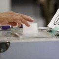 沖縄知事選、投票続く 画像