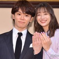 結婚会見を開いたTATSU、足立梨花（C）モデルプレス