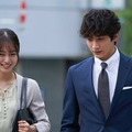 田辺桃子、小関裕太「癒やしのお隣さんには秘密がある」第2話より（C）日本テレビ