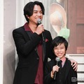 ジャニーズWEST重岡大毅、息子役・正垣湊都を“絶妙フォロー” 成長に感激も「ウルッと来ました」＜禁じられた遊び＞ 画像