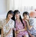 AKB48秋山由奈＆新井彩永＆八木愛月、美脚際立つお揃いパジャマ姿で集結＜独占カットあり＞ 画像