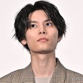 萩原利久“ダチョウネタ”耐えるも失敗　先輩・菅田将暉は感心「なんでも仕事になるもんだね」＜ミステリと言う勿れ＞ 画像