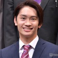 前日にオリックスが日本一連覇逃すも笑顔で登場した藤原丈一郎（C）モデルプレス