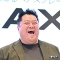 ブラマヨ小杉竜一、“フサフサ”ヘア披露 自身の姿に満面の笑み（C）モデルプレス